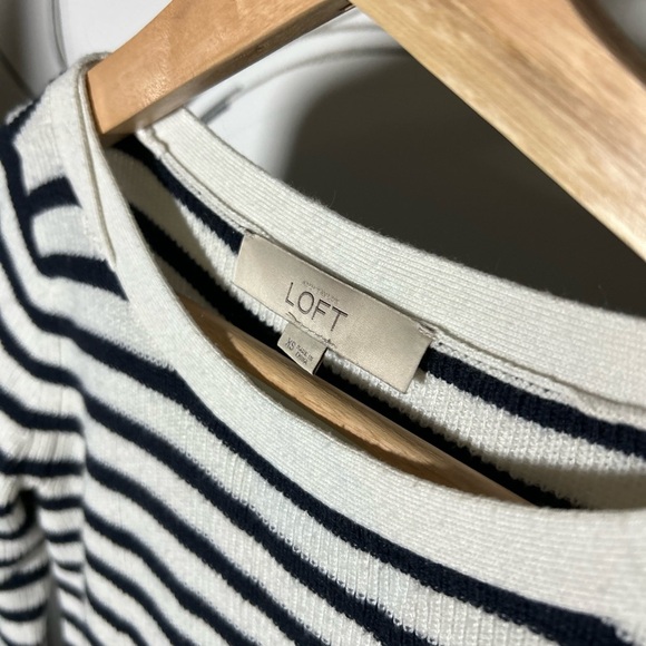 Loft Navy and White w/Gray Colorblock Sweater Women’s XS Soft Knit Crew Neck - Picture 3 of 7